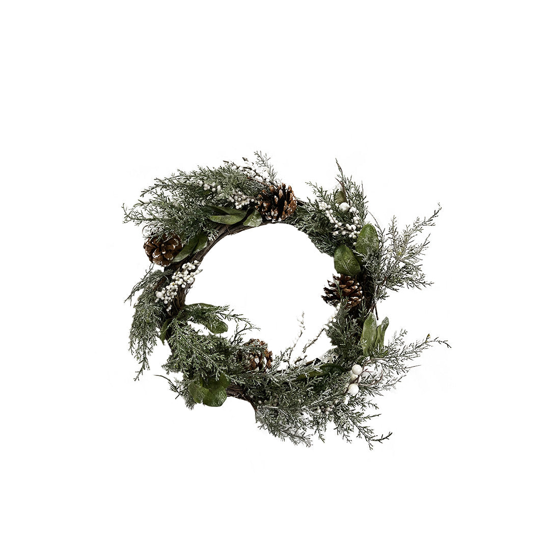 Holly Wreath w White Berry