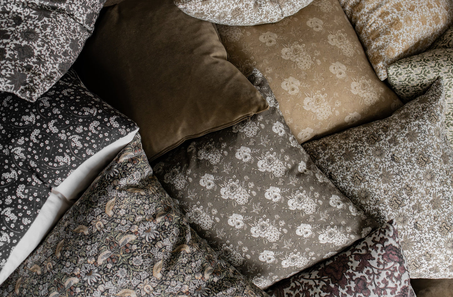 Eleanor | Vintage Floral Pillow Cover