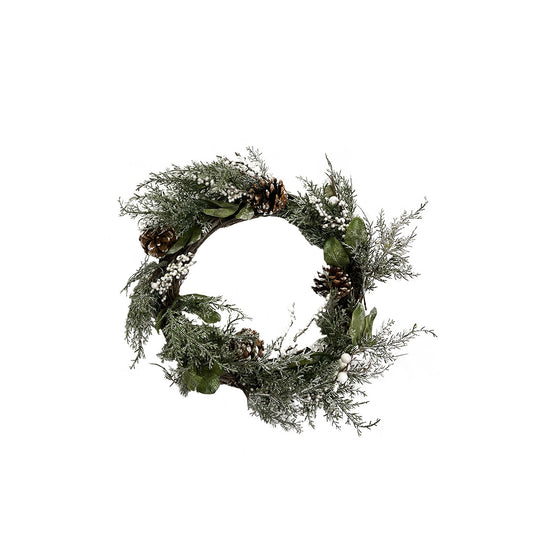 Holly Wreath w White Berry